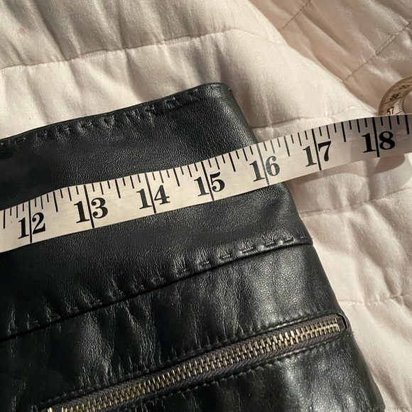 Gorgeous buttery soft leather skirt. Great for holidays! - Picture 4 of 10